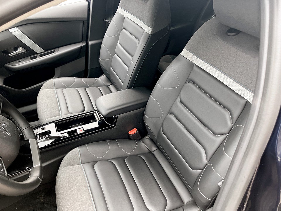 Bild på Citroen C4 Shine 1.2 PT 130hk Aut B-KAMERA CARPLAY