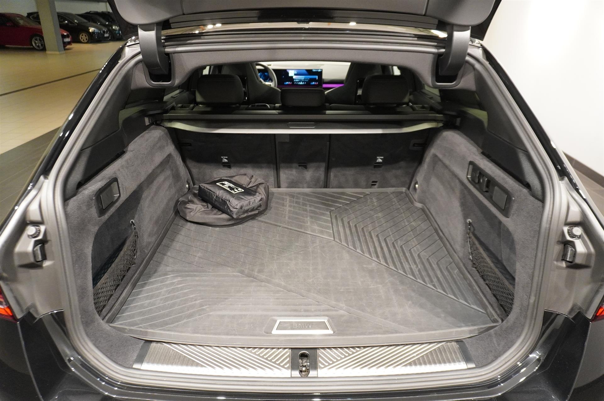 BMW 550 2026, bild 7/57