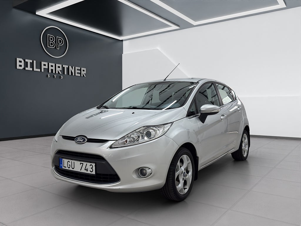 Ford Fiesta 5-dörrar 1.25 Titanium/Ny Besiktad/Ny Servad/S+V-Däck