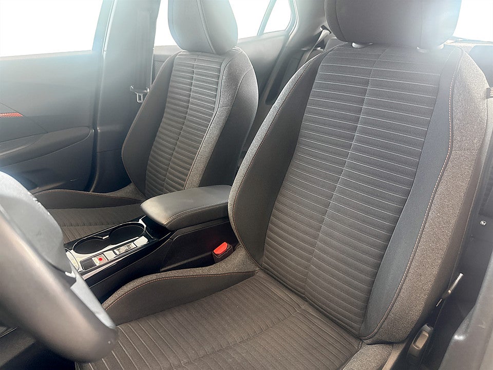 Bild på Peugeot E-2008 Active Pack 136hk Aut - CARPLAY, KEYLESS, BACKSENSORER