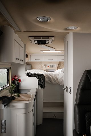 Husbil-halvintegrerad Wingamm Oasi 690 TWINS 140HK Aut 5 av 12