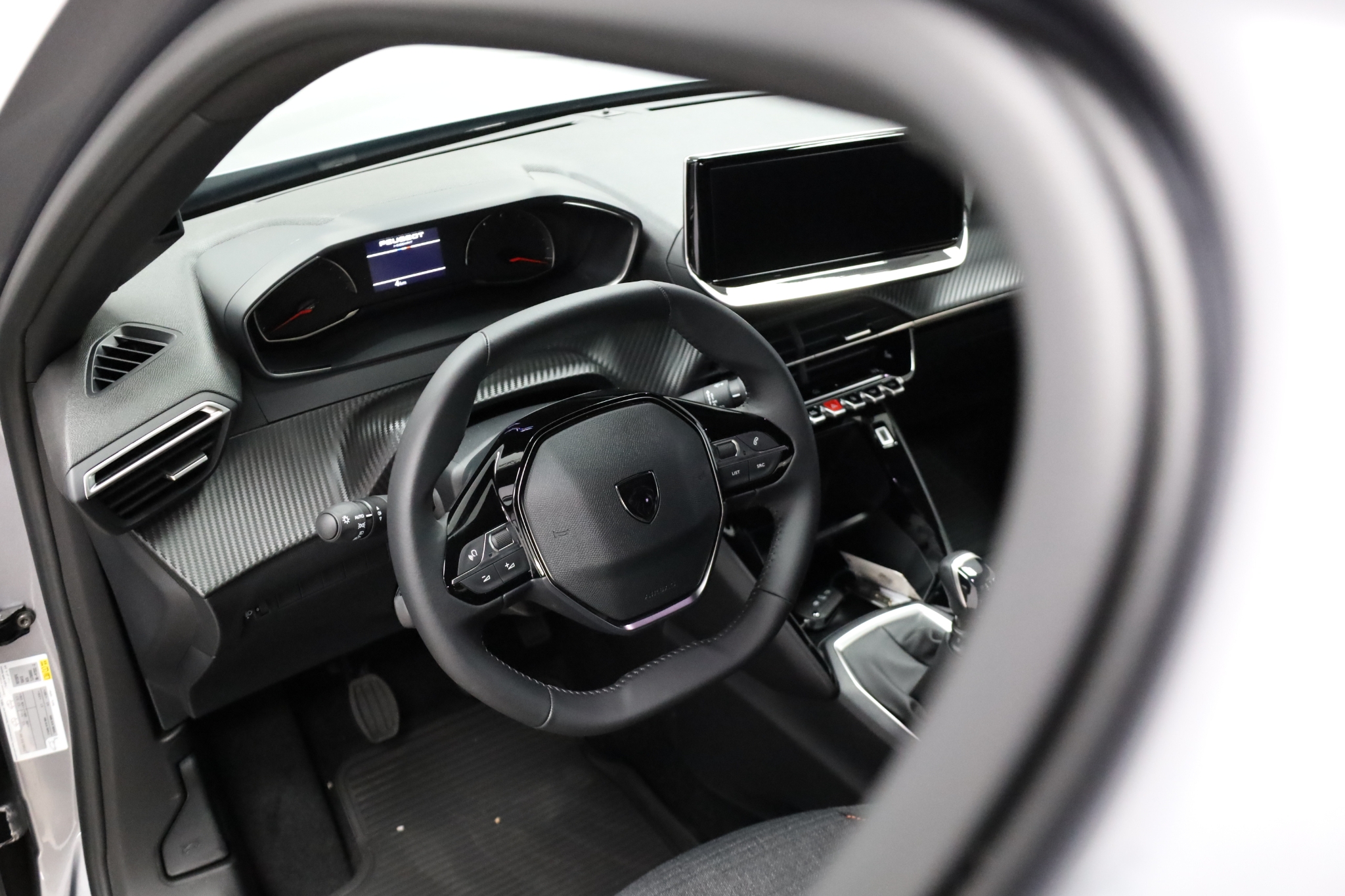 Peugeot 2008 1.2 PureTech 2026, photo 5/52