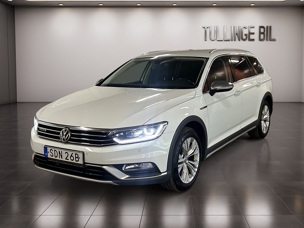 Volkswagen Passat Alltrack 2.0 TDI 4M Executive Cockpit Helläder Värmare Drag BLIS