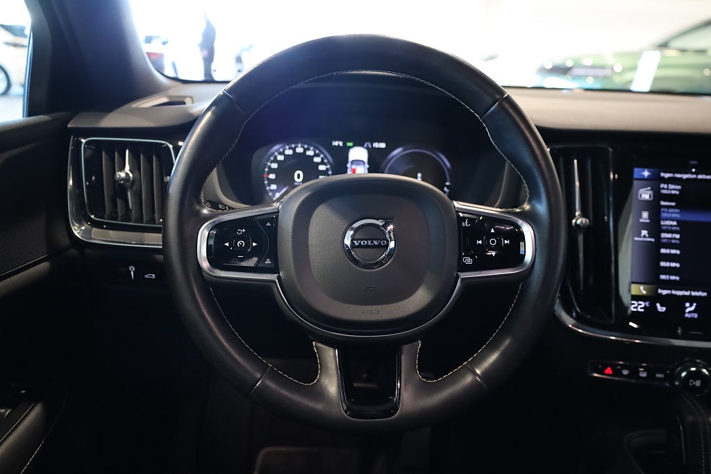 Volvo V60 Recharge T8 AWD 392hk R-Design Aut Kamera Leasbar