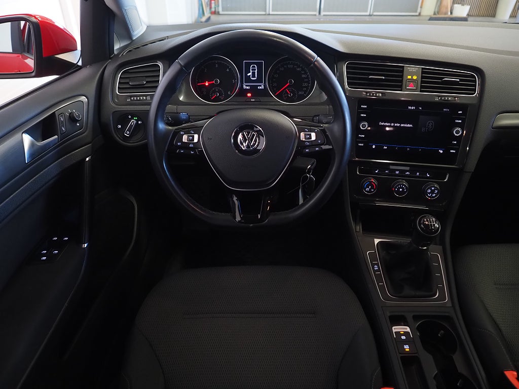 Volkswagen Golf 1.6 TDI 115hk D-Värmare Backkamera Adaptiv Farthållare 2018