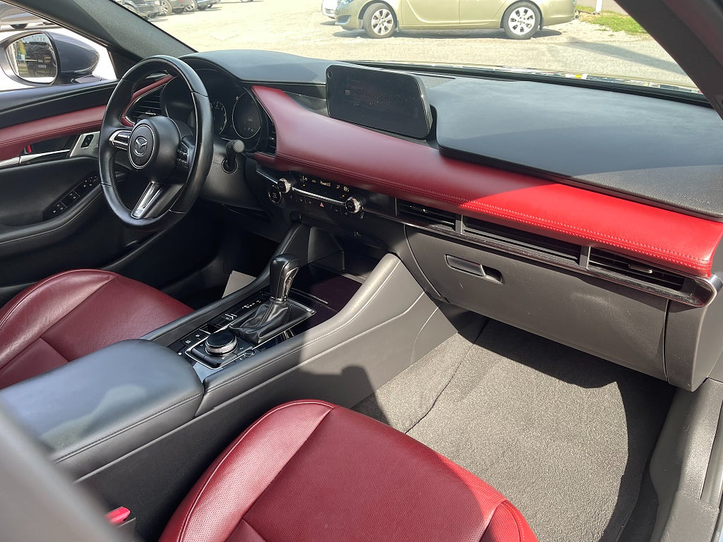 Mazda 3 Cosmo vinröd skinnklädsel 2.0 SKYACTIV-X AWD 180 hk
