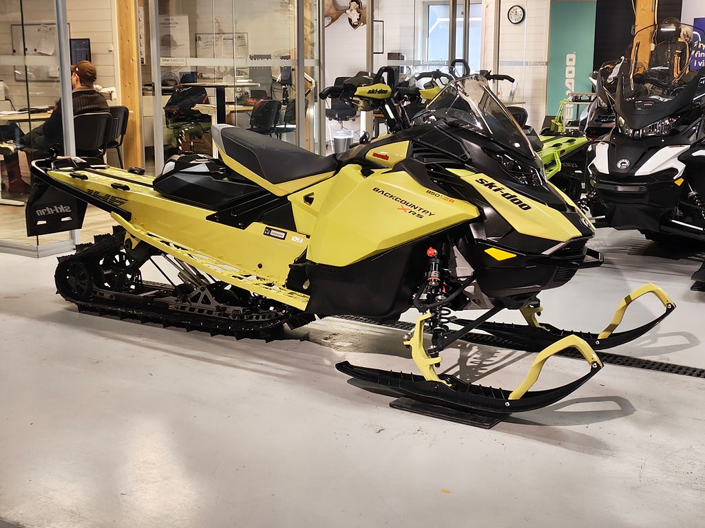 Ski-Doo Backcountry XRS 146 850 E-Tec Turbo R 