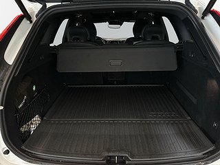 Volvo XC60 Recharge T8 AWD R-Design S&V-Hjul/Drag/Pano/360
