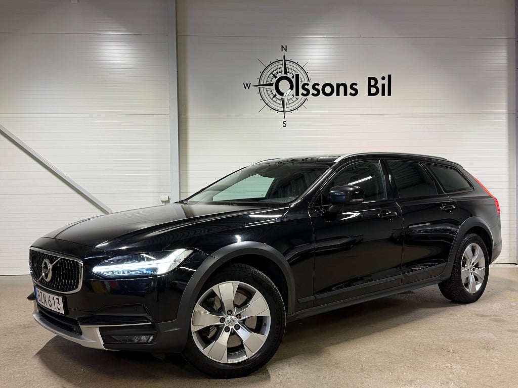 Volvo V90 Cross Country D4 AWD Momentum Aut Drag B-kam Värmare Keyless 