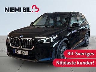 BMW iX1 i xDrive30 MOMS/SoV/Ad.Fhåll/Carplay/Rattvärme/Kamera – bild 1