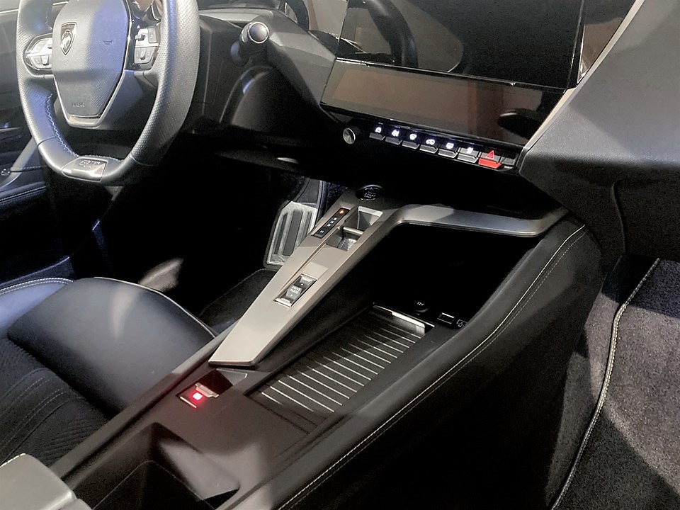 Bild på Peugeot 308 SW GT 1.2 PT 130hk Aut - B-KAMERA, CARPLAY