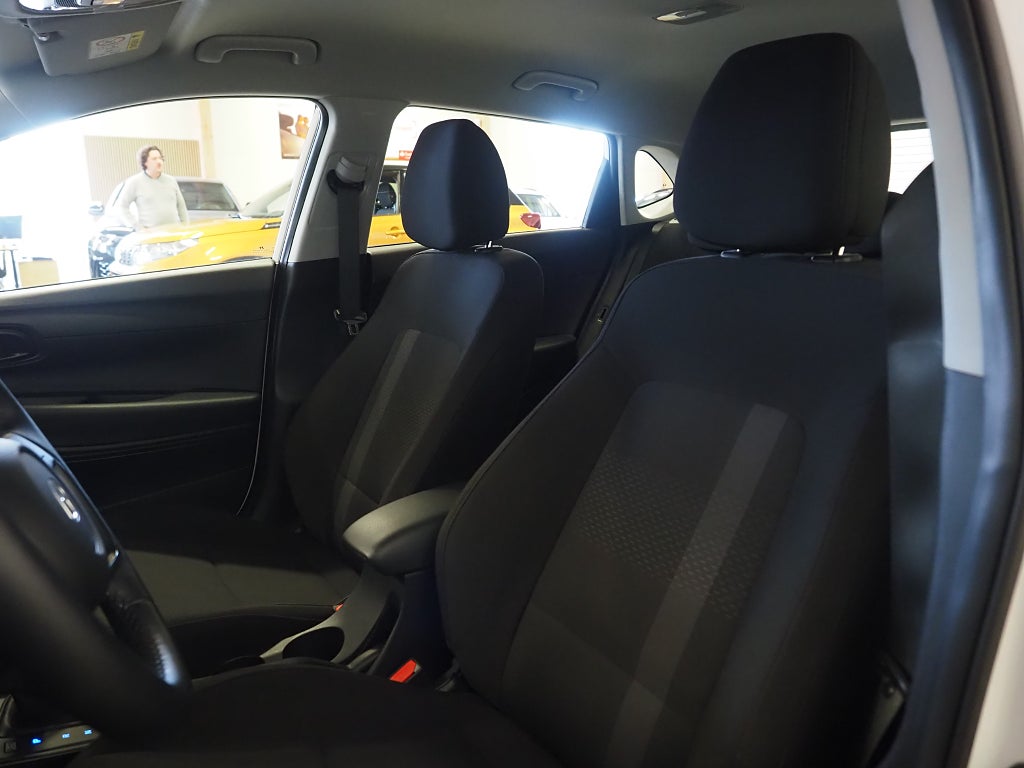 Hyundai i20 Essential 1.0 T-GDI 100HK Automat Kamera Moms 2025