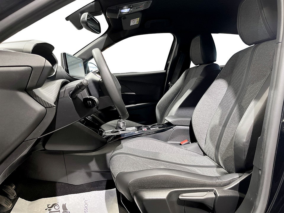Bild på Peugeot 2008 Allure 1.2 PT 130hk CARPLAY P-SENSORER
