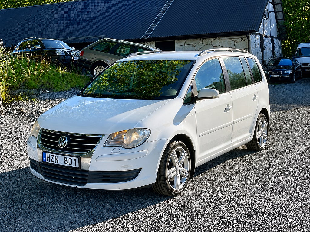 Volkswagen Touran 5-sätes 1.4 TSI DSG Trendline, nybesiktad, 140hk, 2009