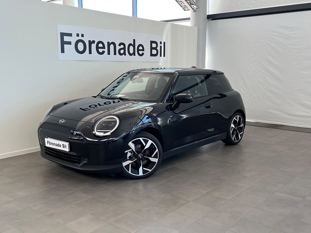 MINI Cooper SE HUD Carplay Panoramatak Komfortöppning 