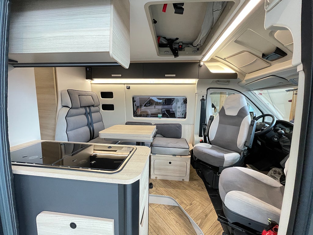 CHALLENGER F&S Edition / Solcell / Webasto / Litium / 5 bältad / Pop-Up - CHALLENGER