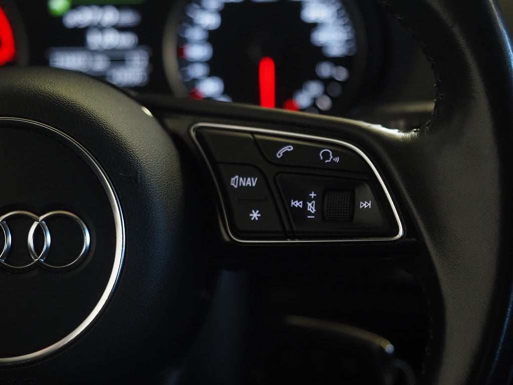 Audi A3 SB 30 TFSI Proline P-Sensorer Adaptiv Farthållare