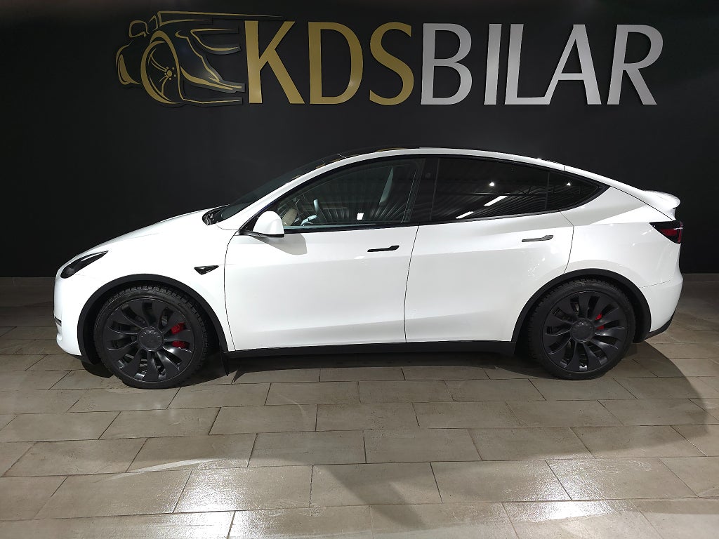 Tesla Model Y Performance 534hk 4WD | Panorama | Navi | Drag