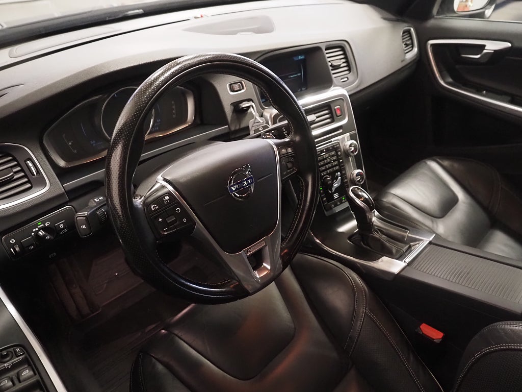 Volvo S60 D4 190hk R-Design BE Pro Taklucka|Kamera|H/K|Drag 2016