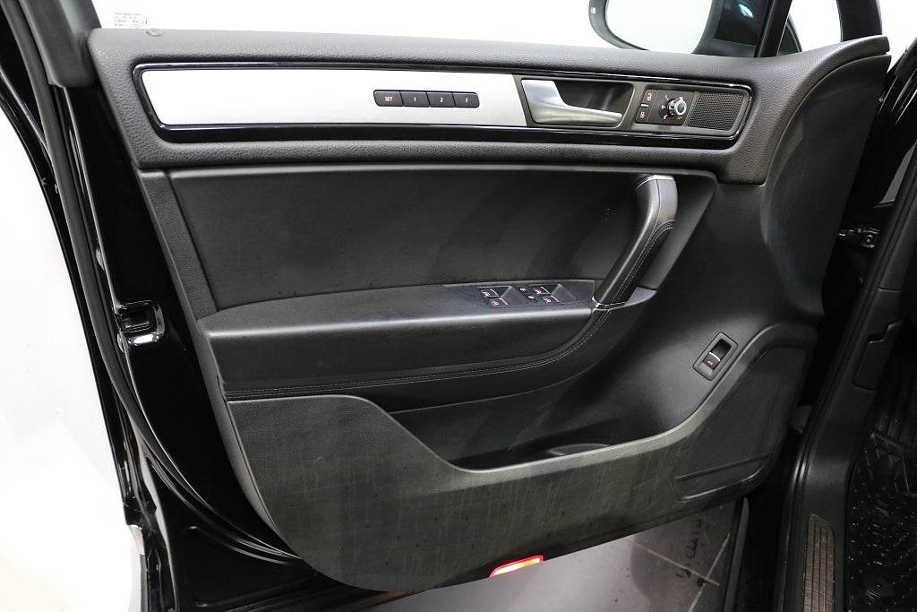 Volkswagen Touareg 2012 - miniatyr 8