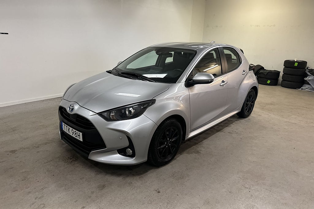 Toyota Yaris Hybrid CVT ACTIVE SUPERDEAL 3.95% / B-KAM / FARTHÅLLARE