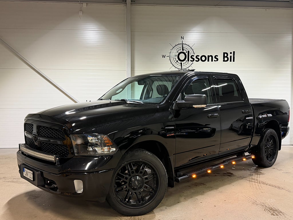 RAM 1500 Classic V8 HEMI 4x4 Black Aut Drag GPS B-kam Fliplock