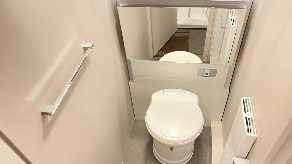 Adria Adora 673 PK Barnkammare dubbeldörr ALDE Dusch Ung Tv Golv värme