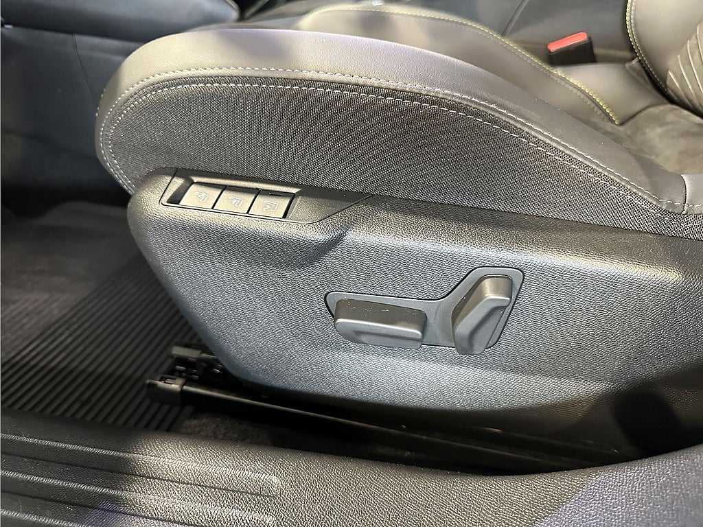 Bild på Peugeot 2008 GT 1.2 PT 130hk Aut - B-KAMERA, NAV, CARPLAY