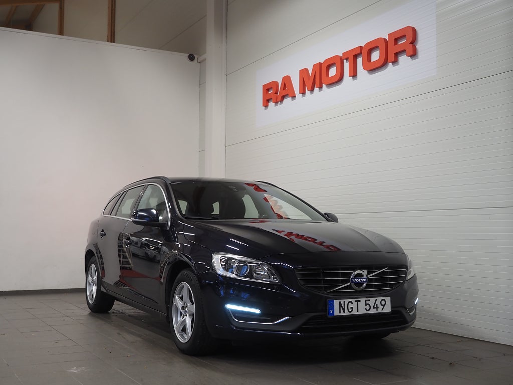 Volvo V60 D4 190hk Geartronic Momentum | D-värm | Låga mil | 2017
