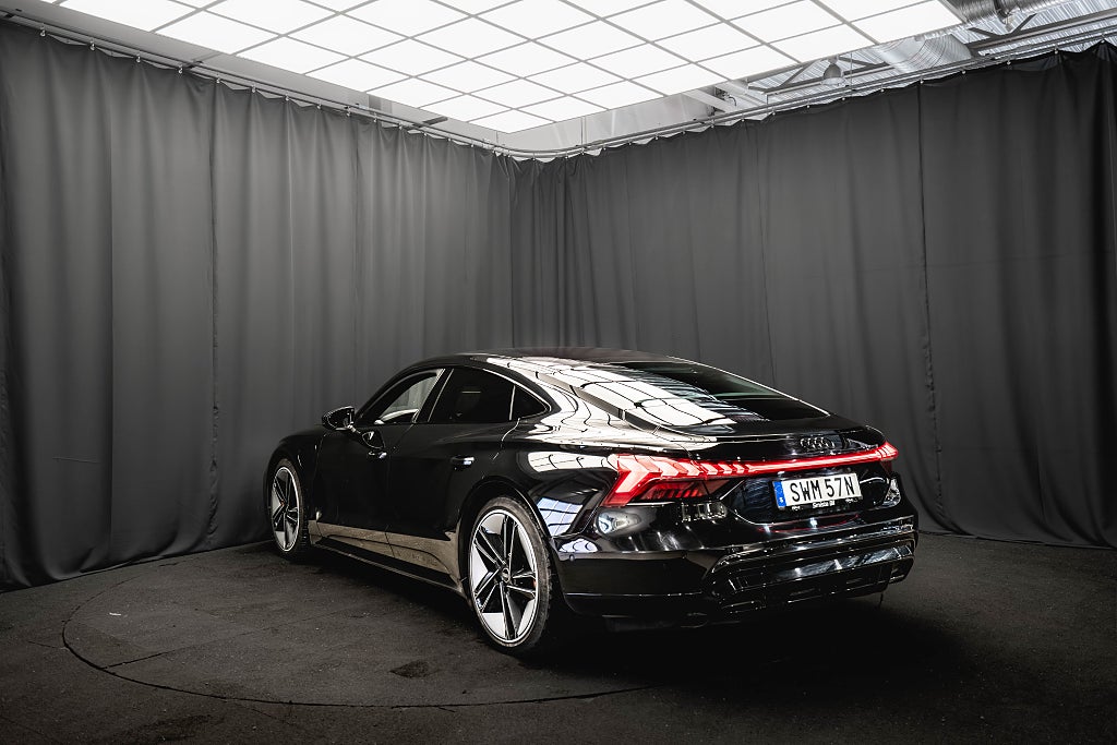 Audi E-Tron GT Q DYNAMIK+ PANO B&O LUFTFJÄDRING 21'' MOMS 360° HUD