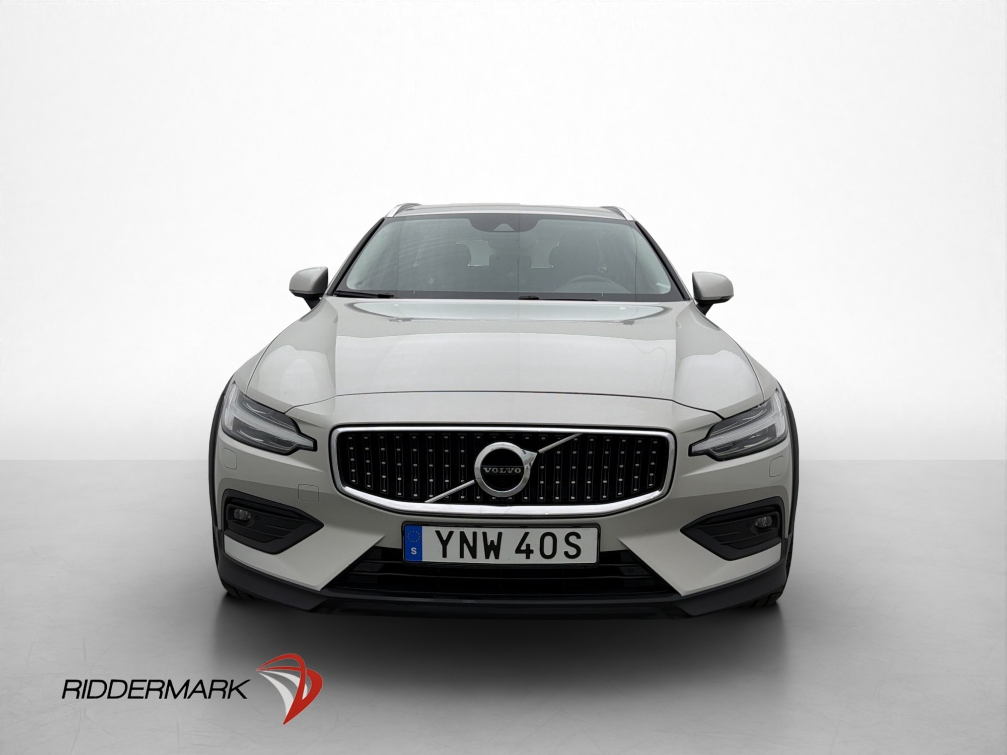 Volvo V60 Cross Country B4 AWD Advanced 2022, kuva 2/66