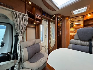 Husbil-halvintegrerad Carthago C-Line T4.9 180HK AUT 4 av 24