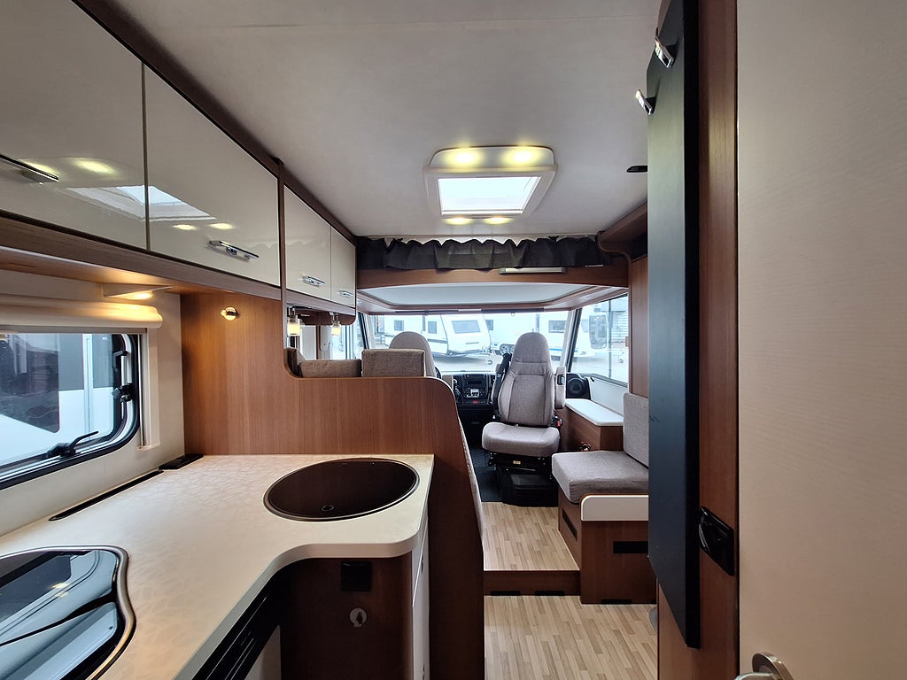 LMC Explorer Sportline I 675 G Långbädd, Alde, Solcell