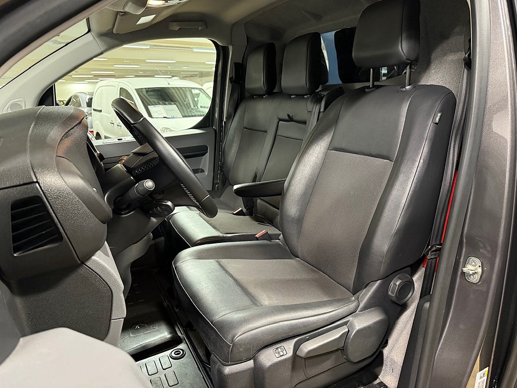 Bild på Peugeot e-Expert  PRO+ L3 75kWh 136hk Back-kamera/Nav