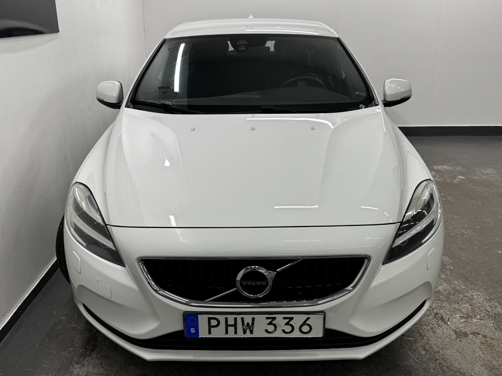 Volvo V40 D2 Geartronic Momentum 2017, bild 3/51