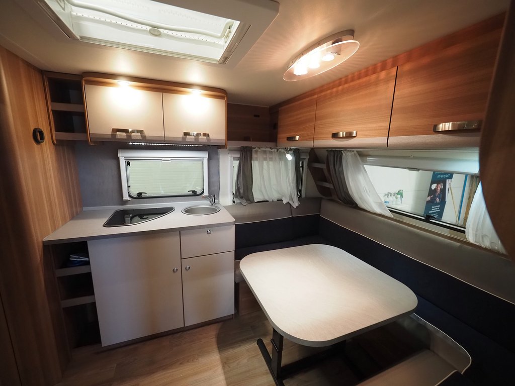 Weinsberg CaraOne 550 UK Påsmarkis Solcell Totalvikt 1700kg 2016