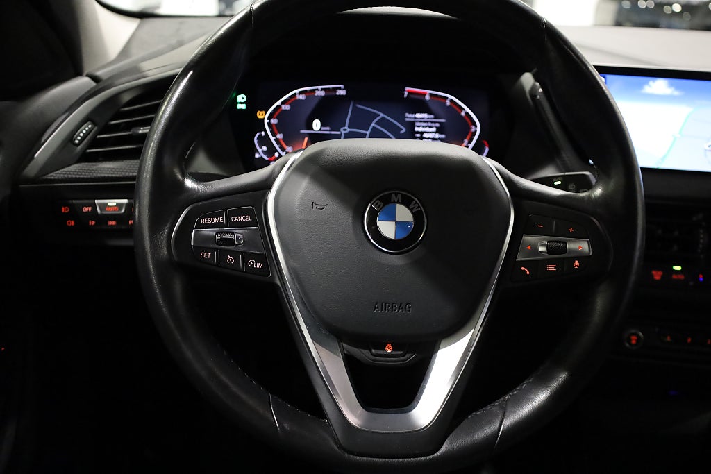BMW 118I Sport line 136hk Navi Rattvärme PDC Leasbar LED 2022