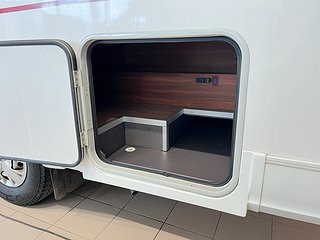 Husbil-halvintegrerad Adria CORAL PLUS 670 SLT 7 av 22