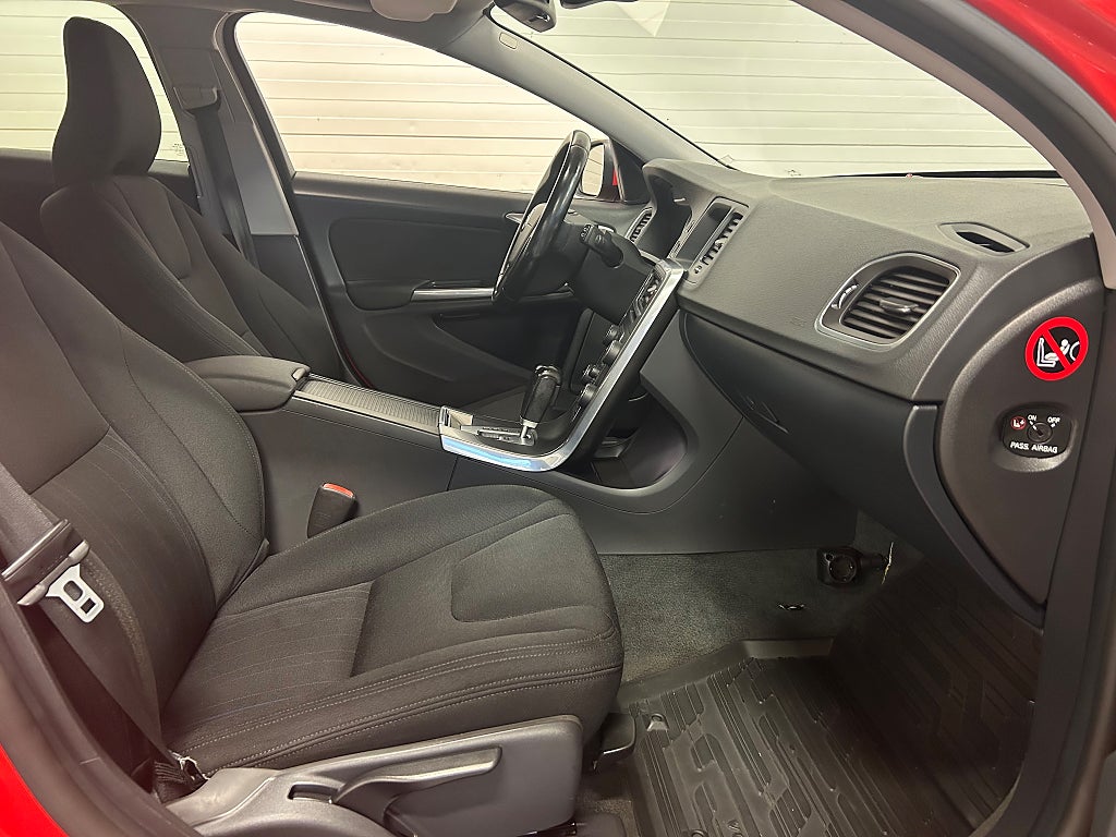 Volvo V60 T4F 180hk Aut Kinetic |Drag|Värmare|Keyless| 2012