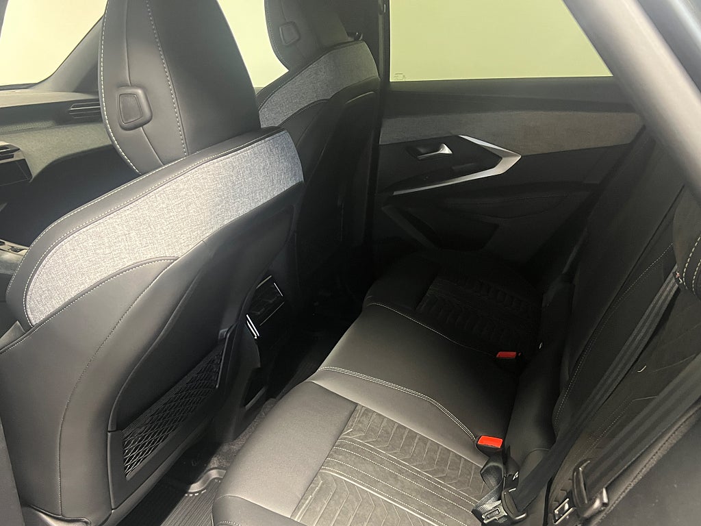 Peugeot 3008 Ultimate Hybrid 145 1.2 PT145 e-DSC  thumbnail