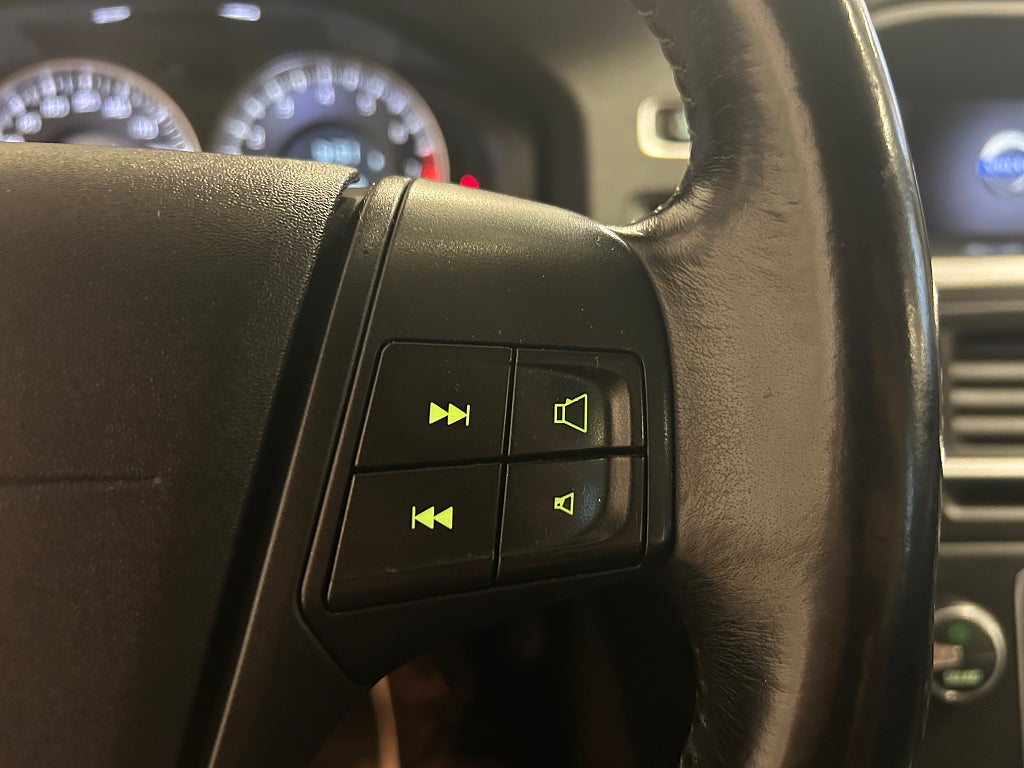 Volvo V60 T4F 180hk Aut Kinetic |Drag|Värmare|Keyless| 2012