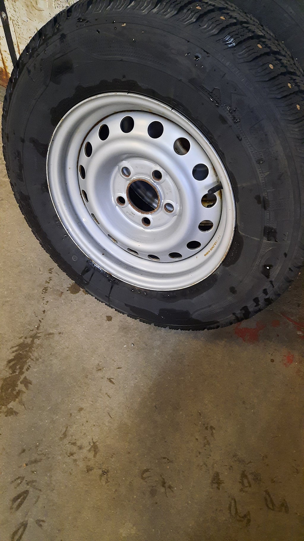 Övriga 185 R 14 C KUMO Vinterhjul dubbat 5 bult