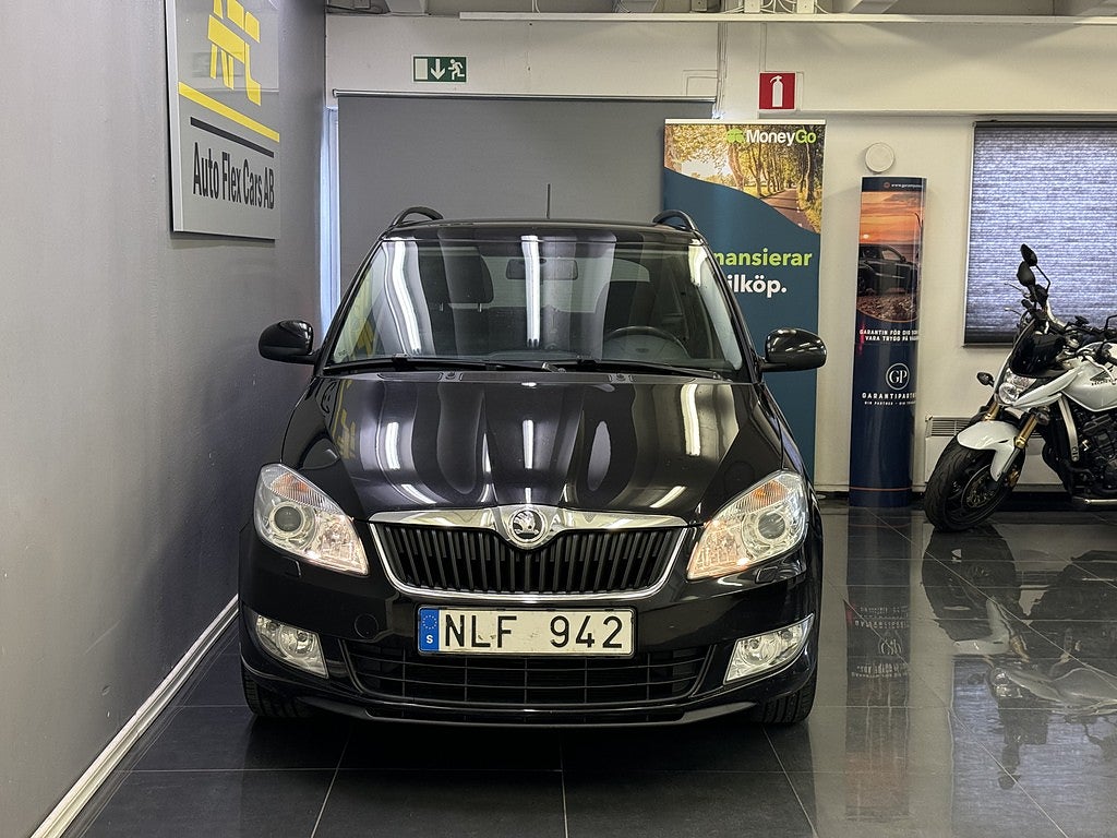 Skoda Fabia Kombi 1.2 TSI Elegance | Nybesiktad | P-sensor | Drag