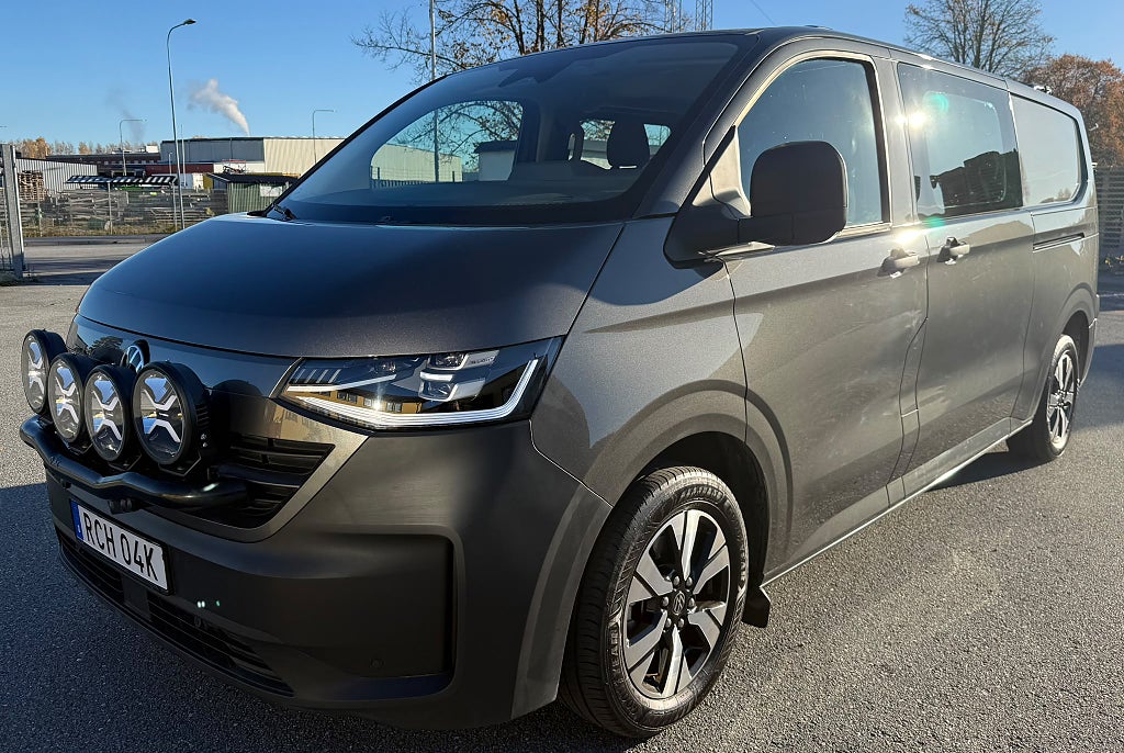 Volkswagen Transporter T32 2.0 TDI 4Motion 5-sits / Värmare / Inredning / MOMS
