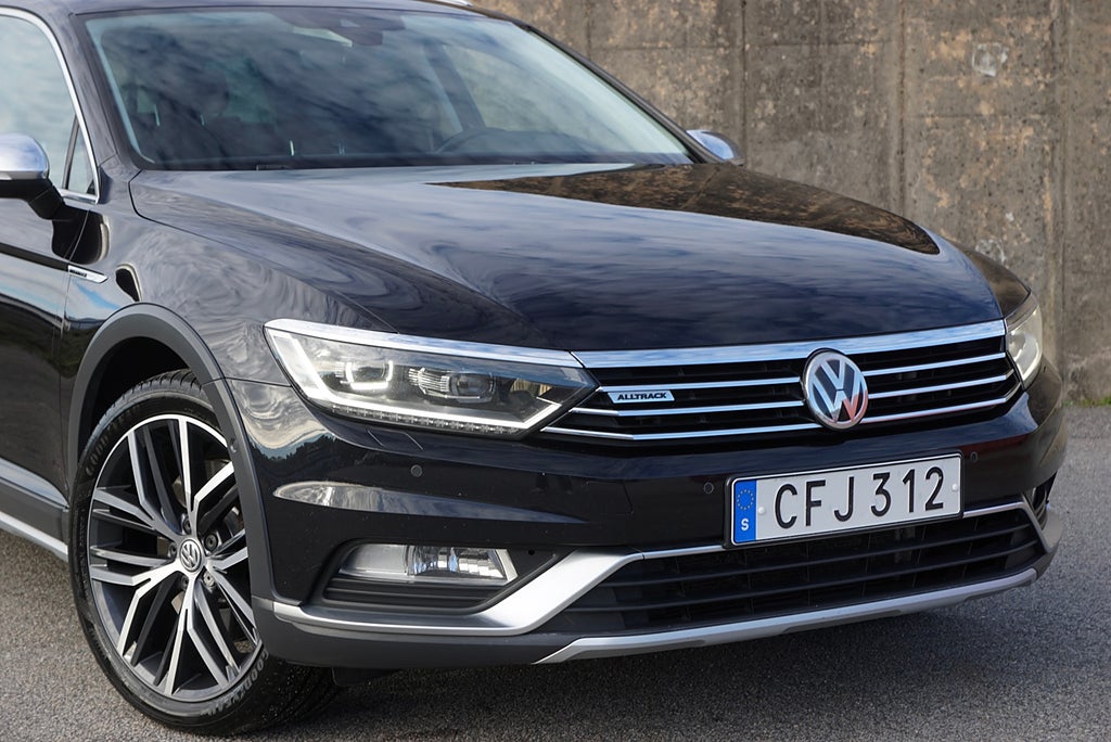 Volkswagen Passat Alltrack 2.0 TDI 240hk 4Motion Pano Massage Värmare Drag