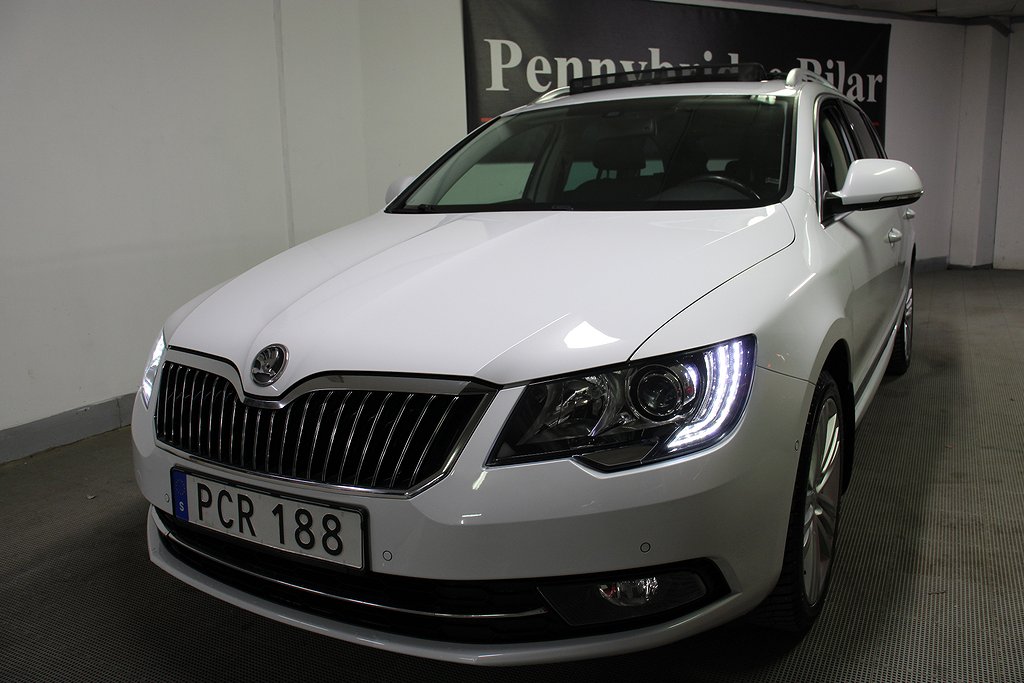 Skoda Superb Kombi 2.0 TDI 4x4 Elegance Panorama Värmare skinn 