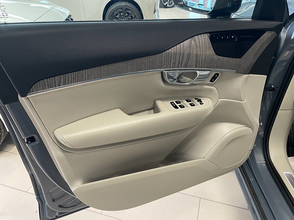 Volvo XC90 Recharge T8 AWD R-Design 7 Säten Plus Dark