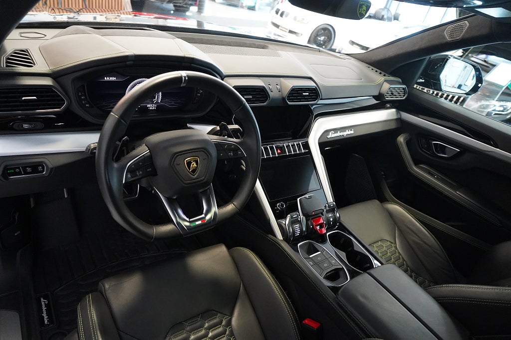 Lamborghini Urus 2020 - miniatyr 14
