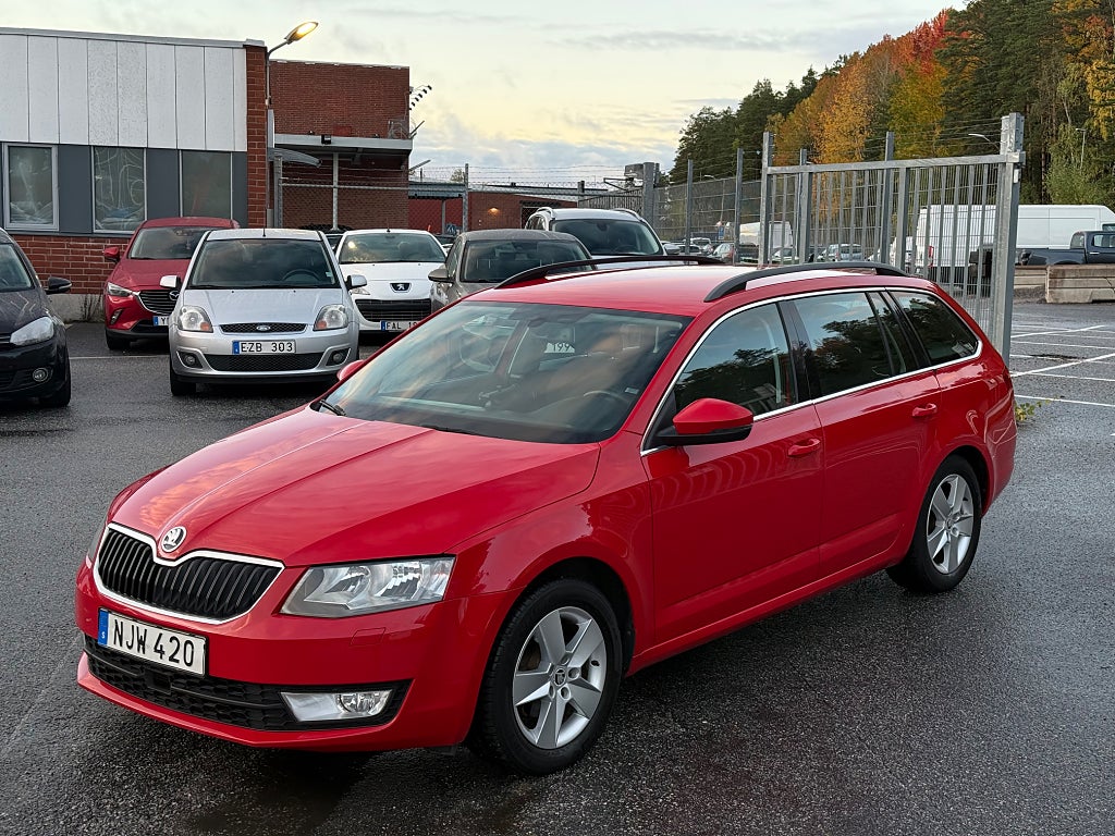 Skoda Octavia Kombi 1.6 TDI 110hk Endast 13900 mil Drakrok Nyservad 