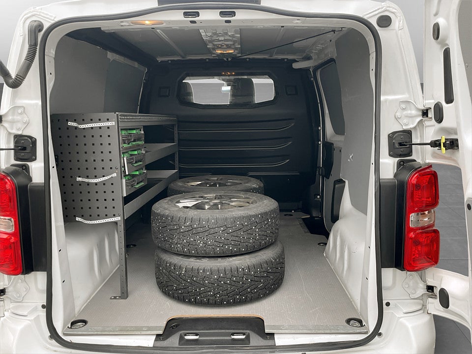 Bild på Peugeot Expert PRO+ 120Hk – Värmare / Inredning